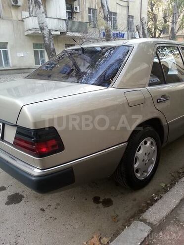 Mercedes E 250 1990, 434,000 km - 2.5 л - Bakı
