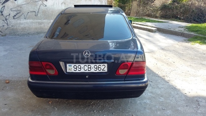 Mercedes E 220 1997, 334,000 km - 2.2 l - Bakı