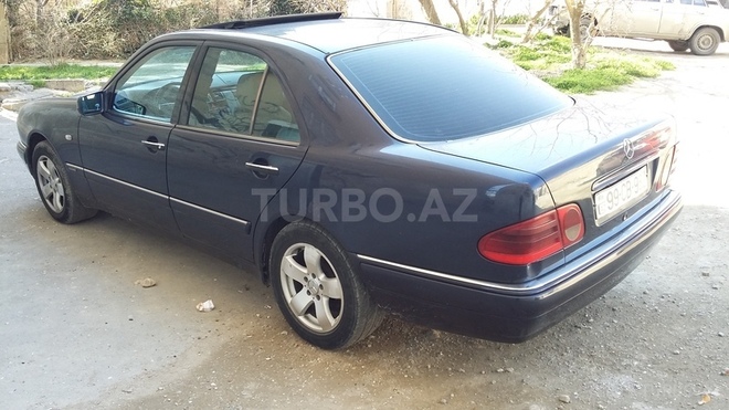 Mercedes E 220 1997, 334,000 km - 2.2 l - Bakı