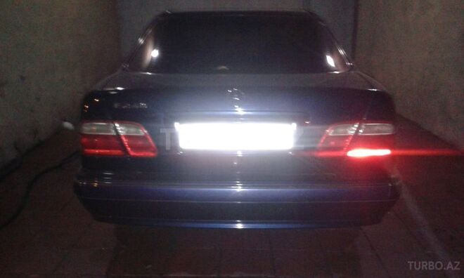 Mercedes E 240 1999, 240,000 km - 2.4 л - Bakı