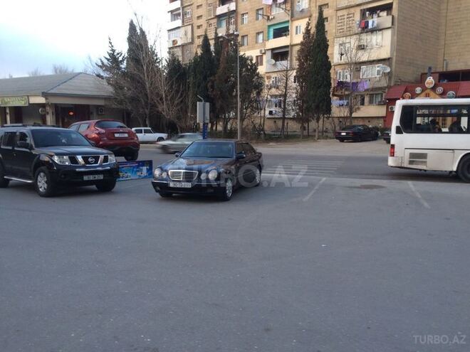 Mercedes E 240 1999, 240,000 km - 2.4 л - Bakı