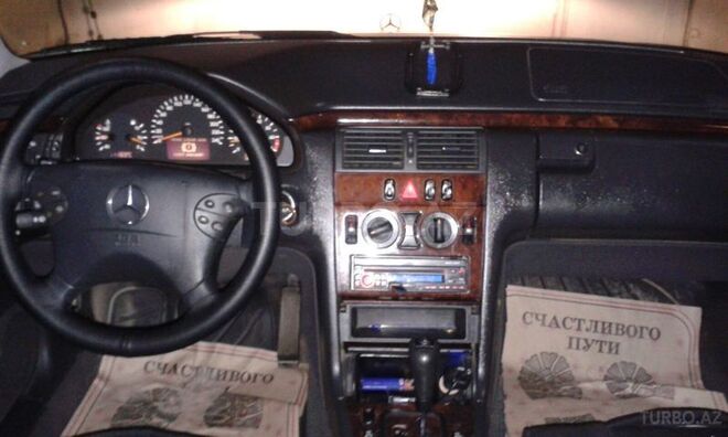 Mercedes E 240 1999, 240,000 km - 2.4 л - Bakı