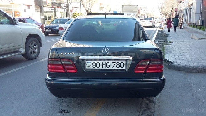 Mercedes E 240 1998, 268,000 km - 2.4 l - Bakı