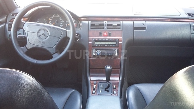 Mercedes E 240 1998, 268,000 km - 2.4 l - Bakı