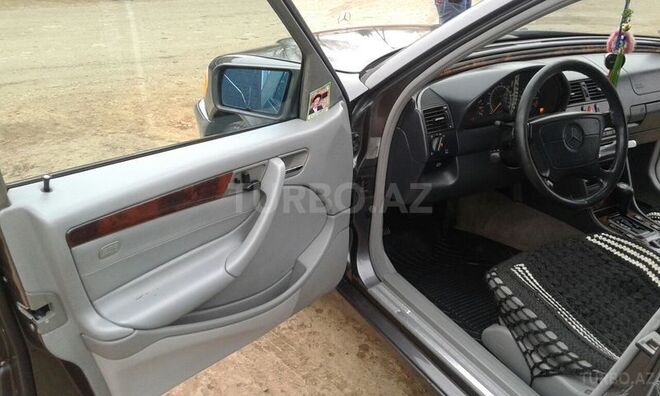 Mercedes C 230 1998, 132,000 km - 2.3 l - Biləsuvar