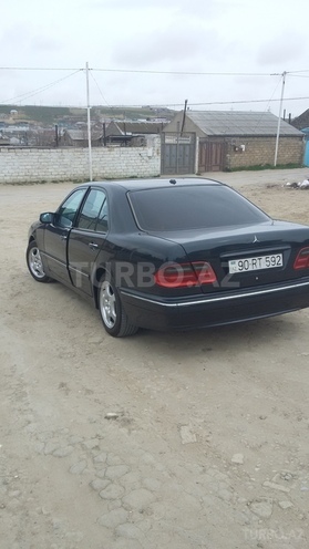Mercedes E 220 2001, 229,000 km - 2.2 л - Bakı