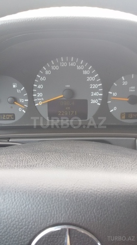 Mercedes E 220 2001, 229,000 km - 2.2 л - Bakı