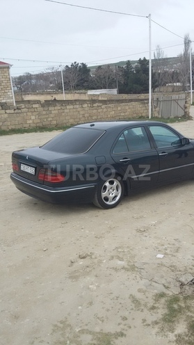 Mercedes E 220 2001, 229,000 km - 2.2 л - Bakı