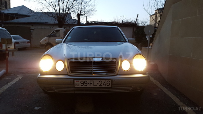 Mercedes E 240 1999, 186,352 km - 2.4 l - Bakı