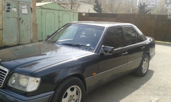 Mercedes E 220 1994, 382,000 km - 0.2 l - Sumqayıt
