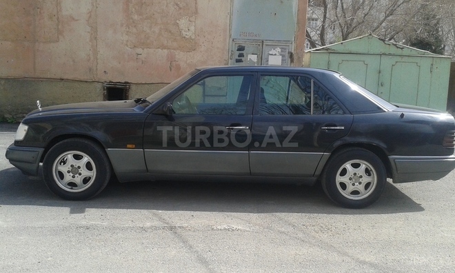 Mercedes E 220 1994, 382,000 km - 0.2 l - Sumqayıt