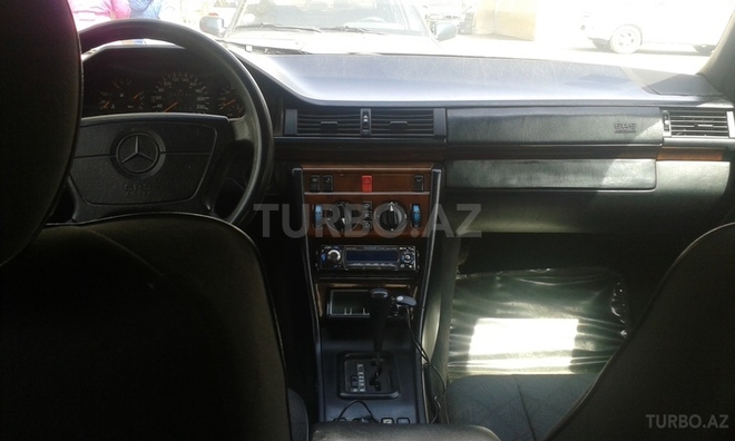 Mercedes E 220 1994, 382,000 km - 0.2 l - Sumqayıt
