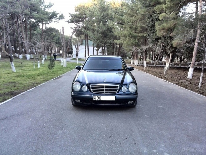 Mercedes E 220 2000, 224,000 km - 2.2 l - Bakı