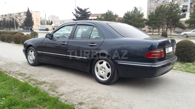 Mercedes E 220 2000, 224,000 km - 2.2 l - Bakı