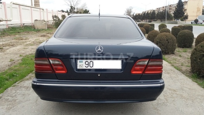 Mercedes E 220 2000, 224,000 km - 2.2 l - Bakı