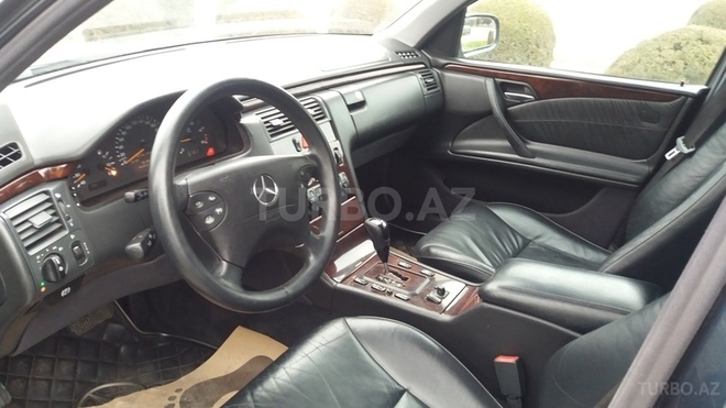 Mercedes E 220 2000, 224,000 km - 2.2 l - Bakı