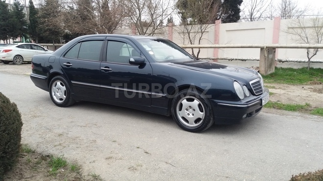 Mercedes E 220 2000, 224,000 km - 2.2 l - Bakı