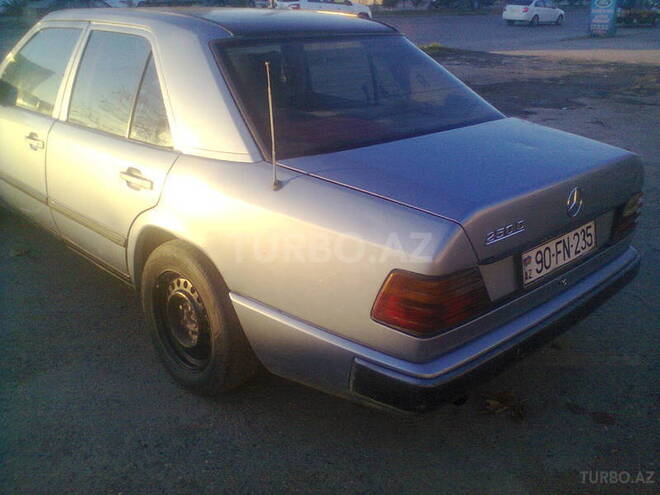 Mercedes E 250 1988, 350,000 km - 2.5 l - Bakı