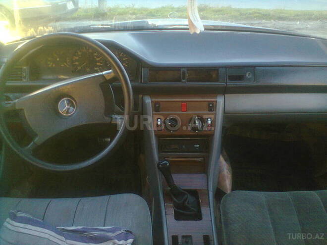 Mercedes E 250 1988, 350,000 km - 2.5 l - Bakı