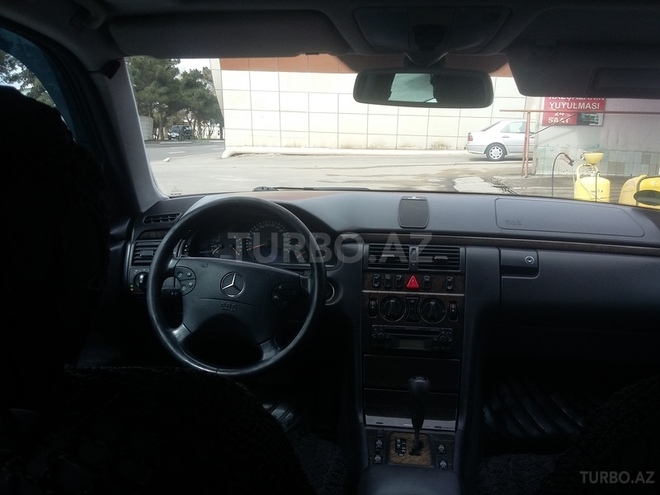 Mercedes E 270 2000, 220,136 km - 2.7 l - Bakı