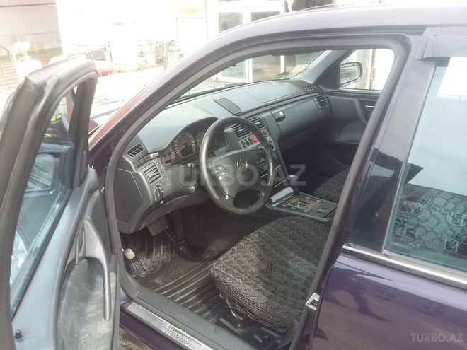 Mercedes E 270 2000, 220,136 km - 2.7 l - Bakı