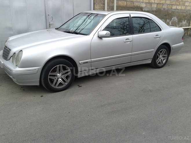 Mercedes E 200 2001, 325,000 km - 2.2 l - Ağsu