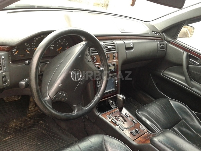 Mercedes E 200 2001, 325,000 km - 2.2 l - Ağsu