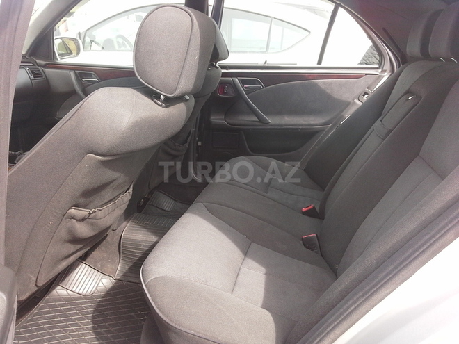 Mercedes E 220 2002, 280,000 km - 2.2 l - Bakı