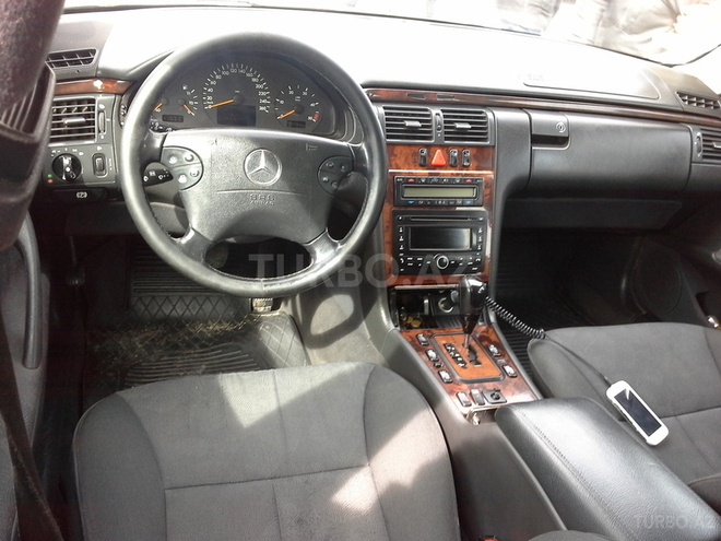 Mercedes E 220 2002, 280,000 km - 2.2 l - Bakı