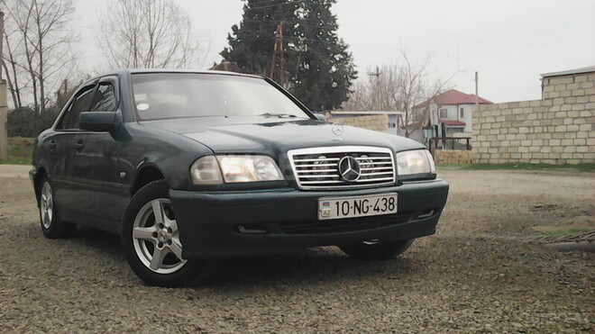 Mercedes C 220 1999, 352,423 km - 2.2 l - Bakı