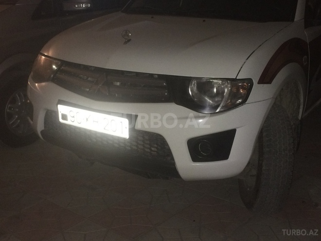 Mitsubishi L200 2011, 10,000 km - 2.5 l - Bakı