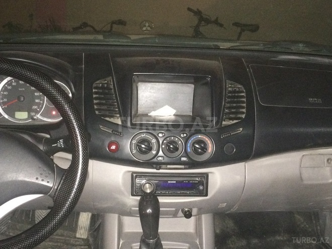 Mitsubishi L200 2011, 10,000 km - 2.5 l - Bakı