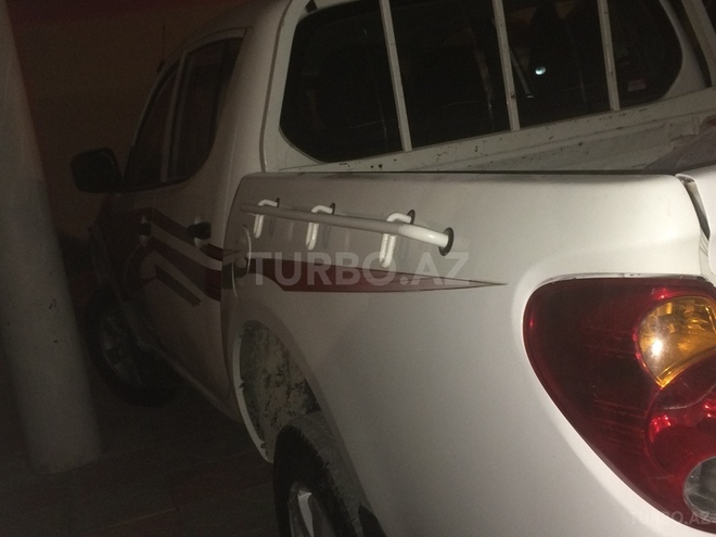 Mitsubishi L200 2011, 10,000 km - 2.5 l - Bakı