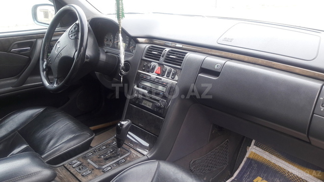 Mercedes E 270 2000, 250,000 km - 2.7 l - Bakı
