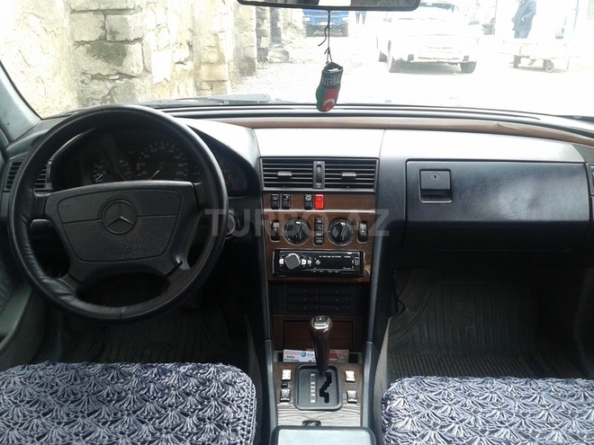 Mercedes C 220 1996, 435,000 km - 2.2 l - Sumqayıt