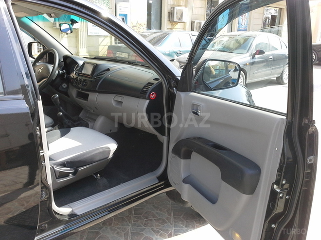 Mitsubishi L200 2007, 99,000 km - 2.5 l - Bakı