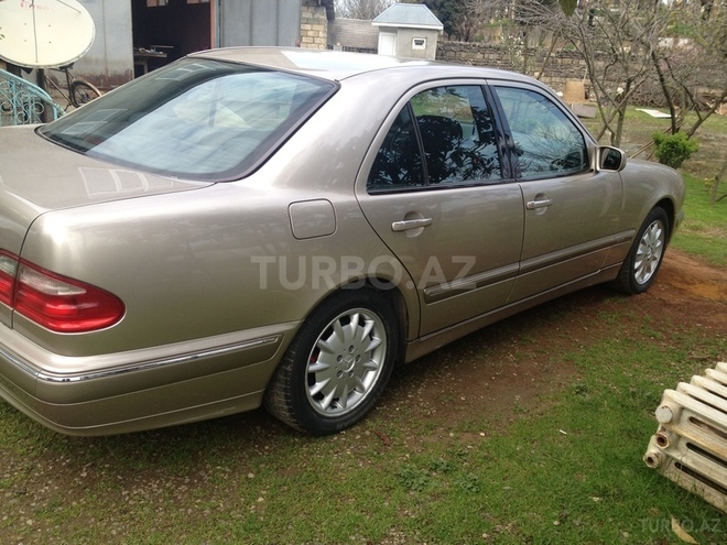 Mercedes E 260 2001, 196,325 km - 2.6 l - Masallı