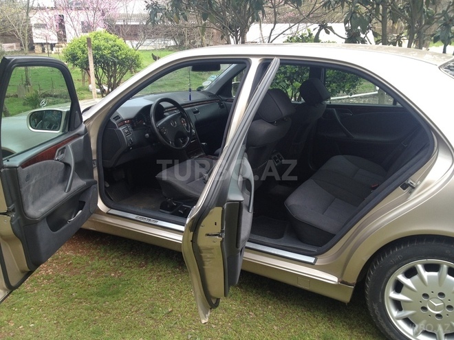 Mercedes E 260 2001, 196,325 km - 2.6 l - Masallı