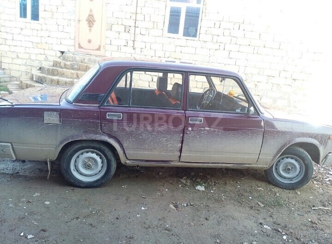 LADA (VAZ) 2107 1981, 800,000 km - 1.5 l - Şirvan