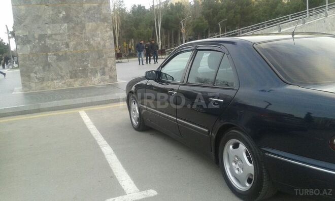 Mercedes E 220 2000, 225,000 km - 2.2 l - Sumqayıt