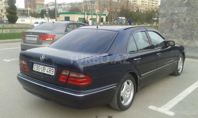 Mercedes E 220 2000, 225,000 km - 2.2 l - Sumqayıt