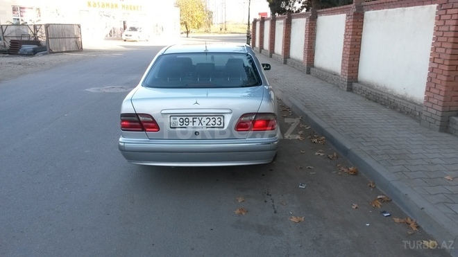 Mercedes E 220 2000, 150,000 km - 2.2 l - Ağstafa