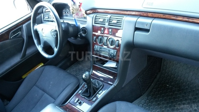 Mercedes E 220 2000, 150,000 km - 2.2 l - Ağstafa