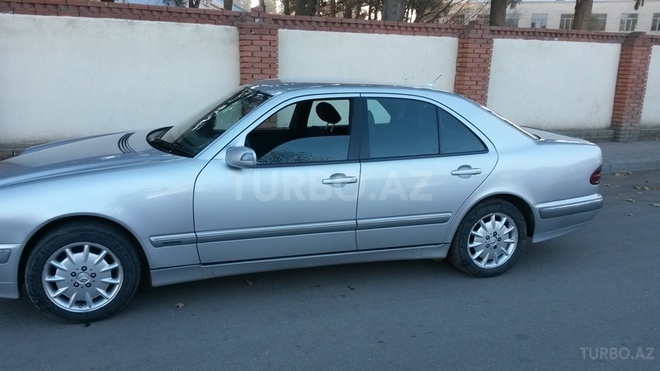 Mercedes E 220 2000, 150,000 km - 2.2 l - Ağstafa