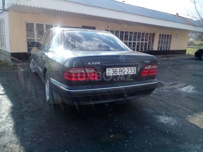 Mercedes E 220 2000, 215,000 km - 2.2 л - Qəbələ