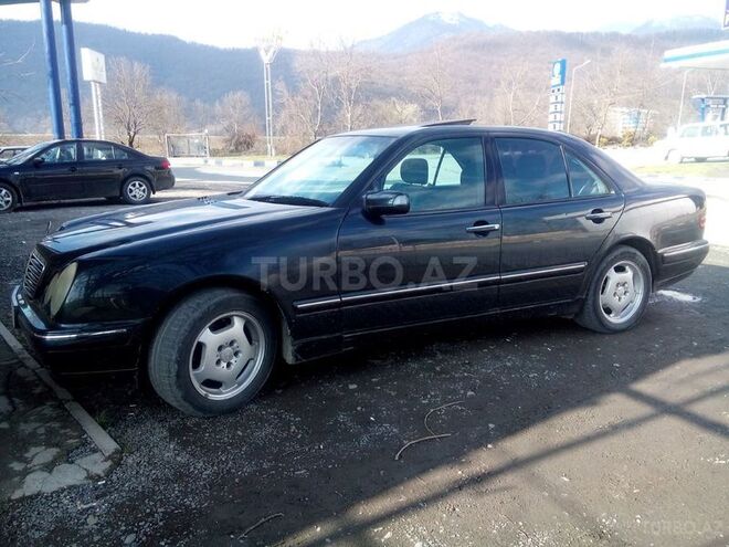 Mercedes E 220 2000, 215,000 km - 2.2 л - Qəbələ