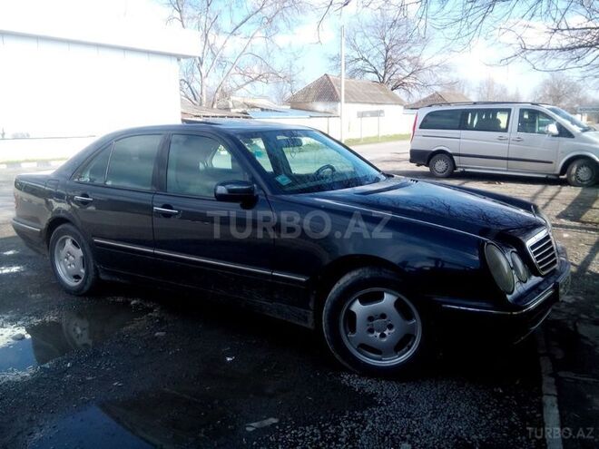 Mercedes E 220 2000, 215,000 km - 2.2 л - Qəbələ
