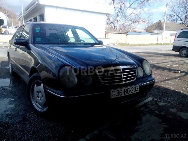Mercedes E 220 2000, 215,000 km - 2.2 л - Qəbələ
