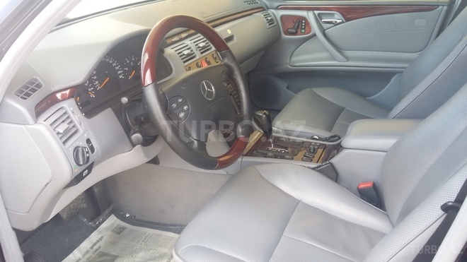 Mercedes E 320 2000, 235,000 km - 3.2 l - Sumqayıt