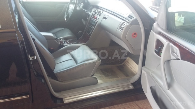 Mercedes E 320 2000, 235,000 km - 3.2 l - Sumqayıt